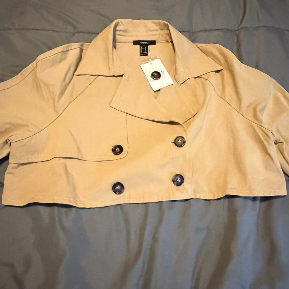 Cropped Trench Jacket Forever 21 Size M Tan Buttons Long Sleeve Trendy Crop - Picture 3 of 7